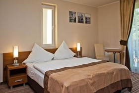 Hotel 77