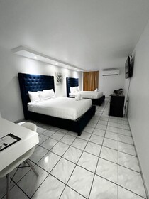 Douglas Highway Inn Hotel