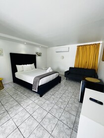 Douglas Highway Inn Hotel
