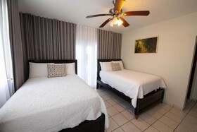 Lazy Parrot Inn