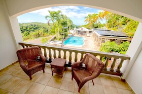 Lazy Parrot Inn