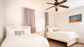 Lazy Parrot Inn
