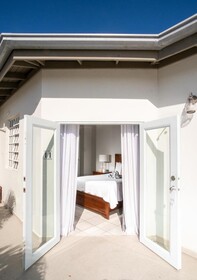 Lazy Parrot Inn