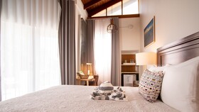 Lazy Parrot Inn