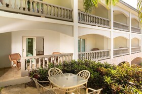 Lazy Parrot Inn