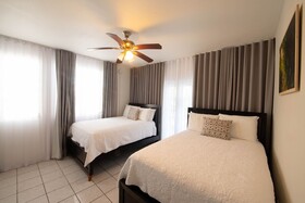 Lazy Parrot Inn