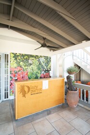 Lazy Parrot Inn