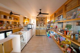 Lazy Parrot Inn