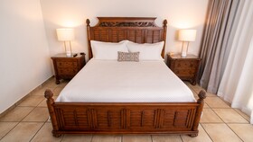 Lazy Parrot Inn