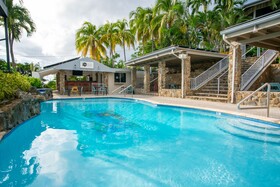 Lazy Parrot Inn
