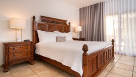 Lazy Parrot Inn