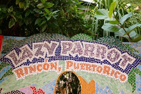 Lazy Parrot Inn