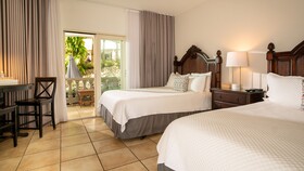 Lazy Parrot Inn