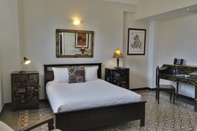 EL Colonial