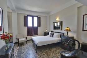 EL Colonial