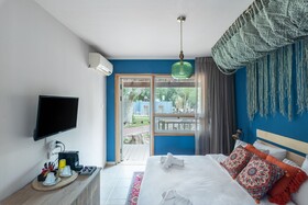 Mantur Almog Dead Sea by Selina