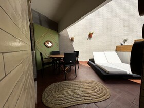 Villa Center