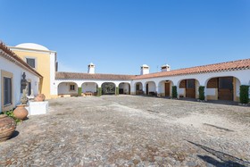 Rosa Estates The Farmhouse & Stables