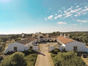 Rosa Estates The Farmhouse & Stables