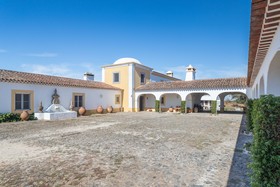 Rosa Estates The Farmhouse & Stables