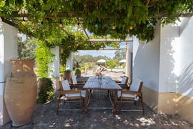 Rosa Estates The Farmhouse & Stables