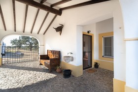 Rosa Estates The Farmhouse & Stables