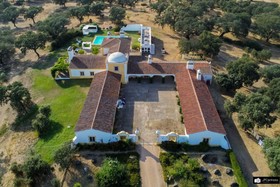 Rosa Estates The Farmhouse & Stables
