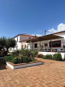 Viva Farmhouse