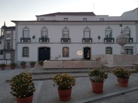 Moura Suites Hotel