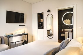 Moura Suites Hotel