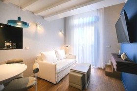 Moura Suites Hotel