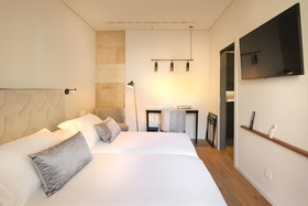 Moura Suites Hotel