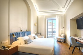 Moura Suites Hotel