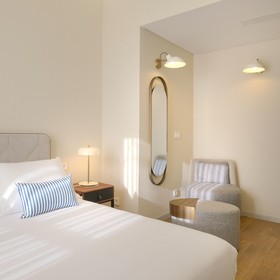 Moura Suites Hotel
