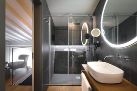Moura Suites Hotel