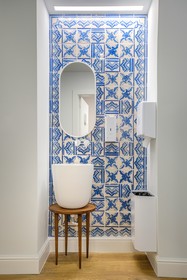 Moura Suites Hotel