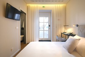 Moura Suites Hotel