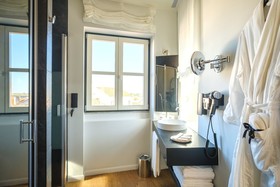 Moura Suites Hotel