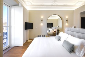 Moura Suites Hotel