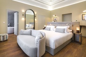 Moura Suites Hotel