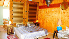 Inn Seventies Cheap & Chic