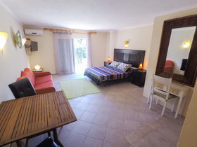 Inn Seventies Cheap & Chic