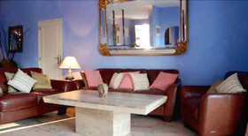 Inn Seventies Cheap & Chic
