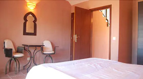 Inn Seventies Cheap & Chic