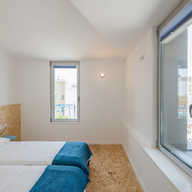 Conii Hostel & Suites