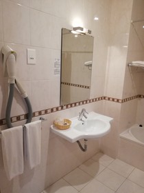 La Fontaine Hotel