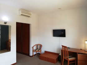 La Fontaine Hotel