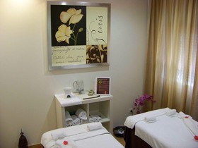 Laurus Hotel