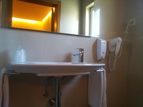 Laurus Hotel