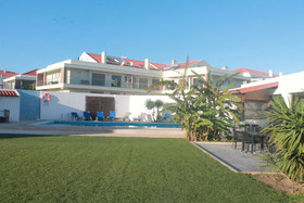 Silver Seahorse Garden Retreat